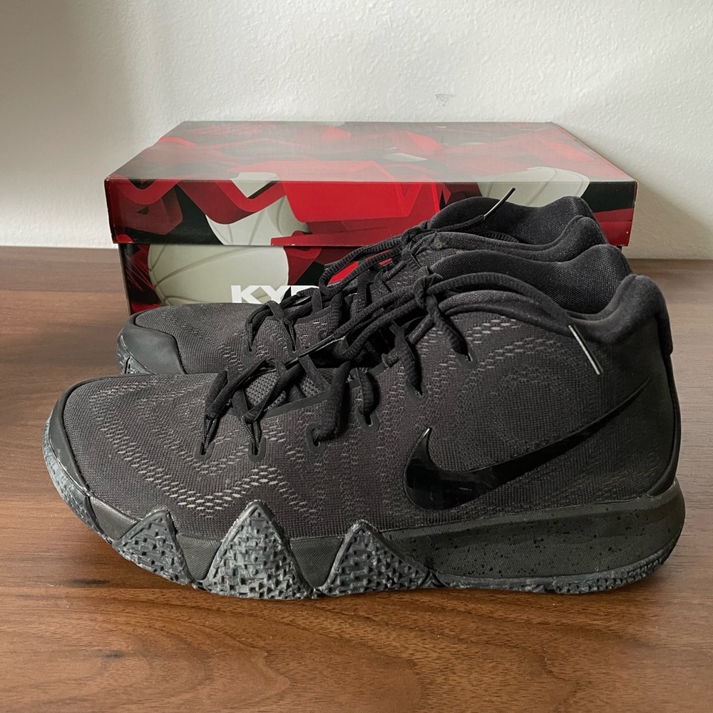 Nike Kyrie 4 Blackout